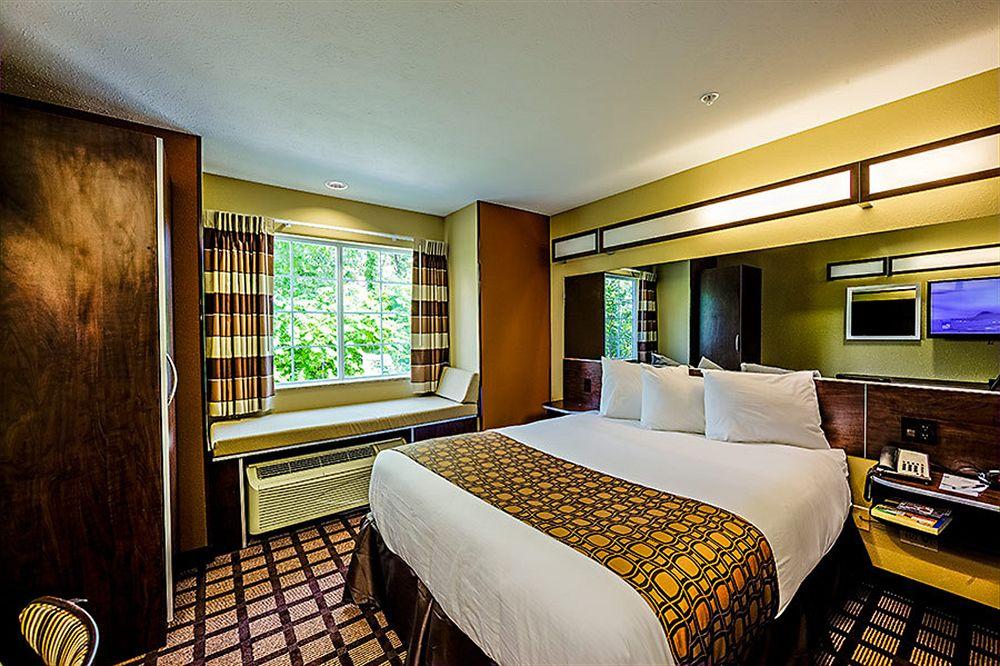 Microtel Inn And Suites North Canton Exteriör bild