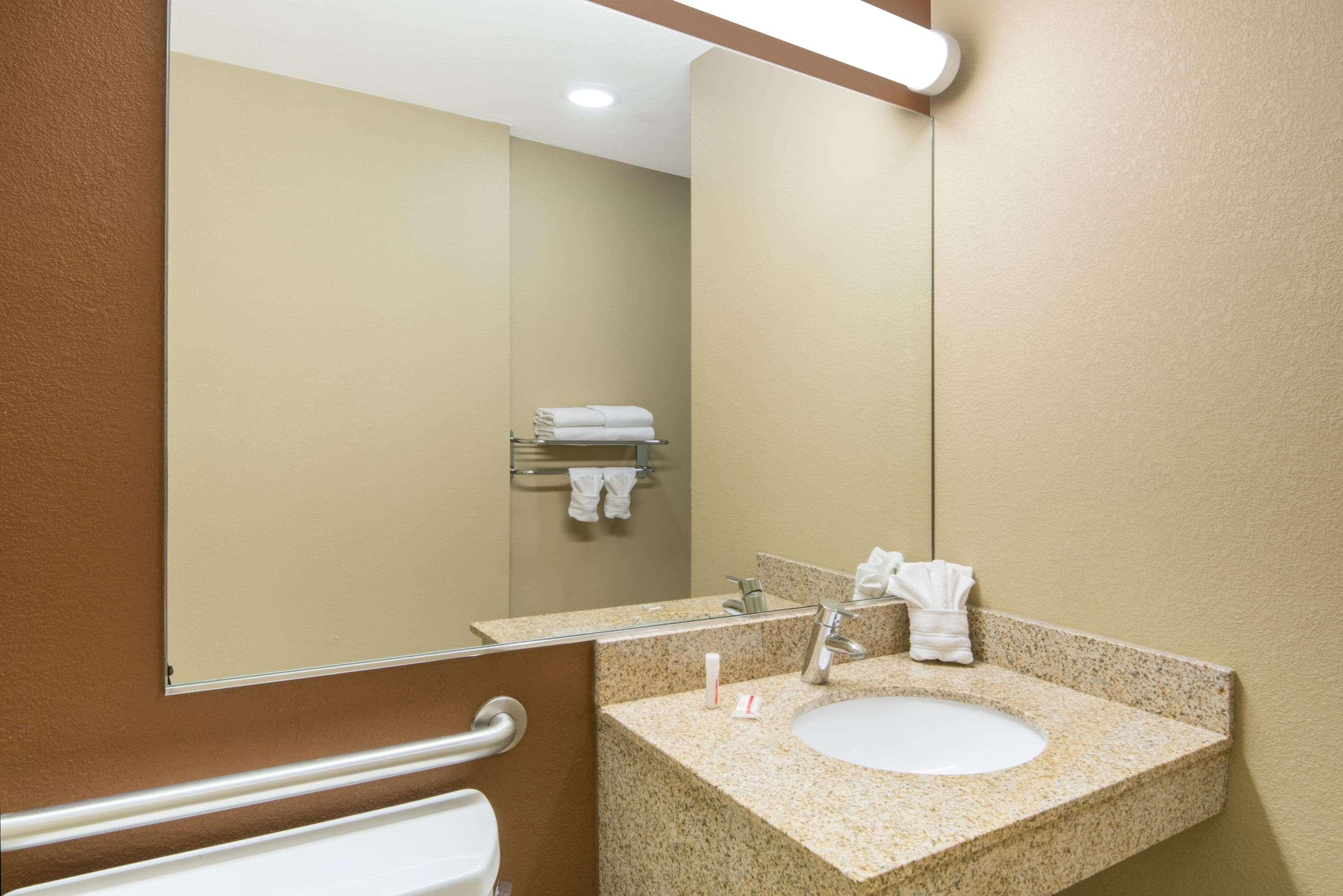 Microtel Inn And Suites North Canton Exteriör bild