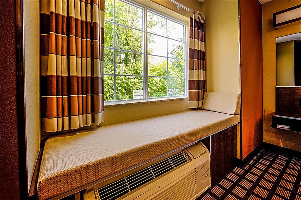 Microtel Inn And Suites North Canton Exteriör bild