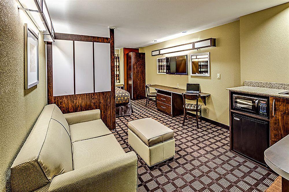 Microtel Inn And Suites North Canton Exteriör bild