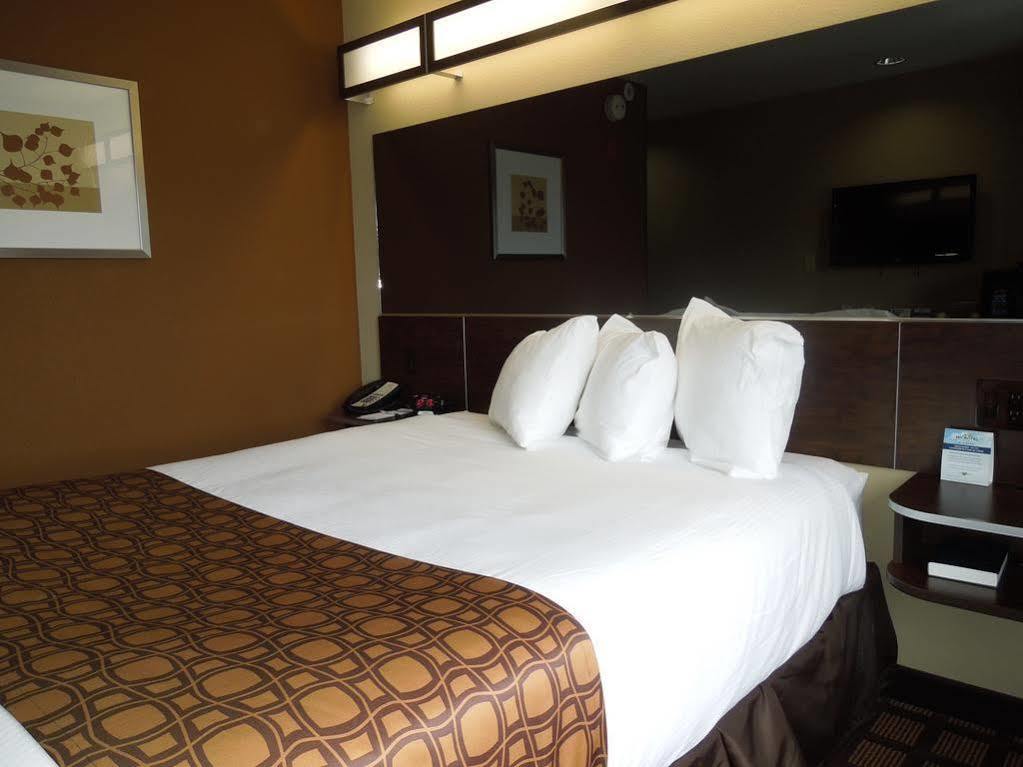 Microtel Inn And Suites North Canton Exteriör bild